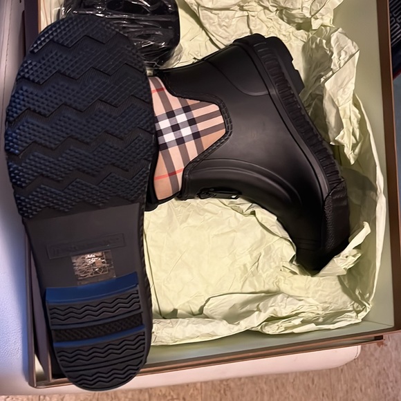 Burberry Vintage Check Rubber Rain Boot. Euro size 36 - Picture 4 of 6